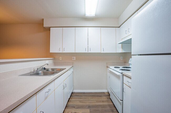 Interior Photo - 1800 Eastlake Apts (Scenic)