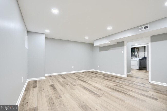 Building Photo - 28 Sandstone Ct