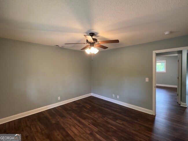 Building Photo - 10 Church St