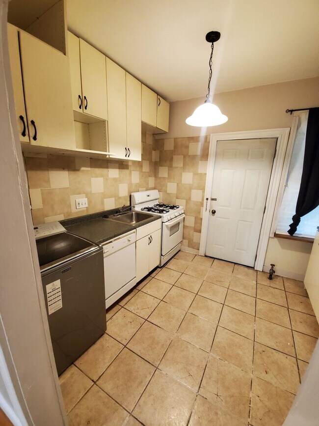 Building Photo - 43 Gordon St