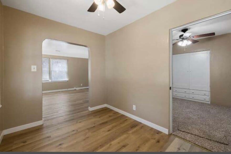 Building Photo - 1204 E Sequoia Ave
