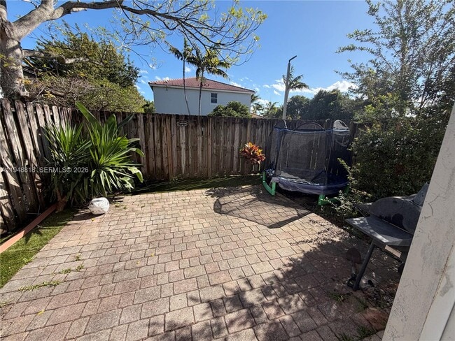 Building Photo - 20715 NE 10th Ct