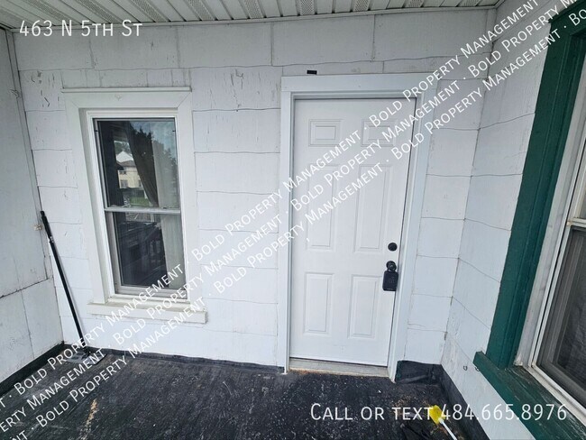 Building Photo - 463 N 5th St