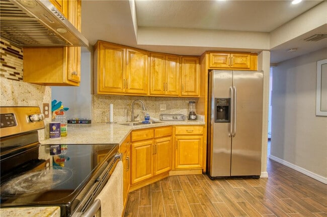 Building Photo - 3513 E Shore Rd