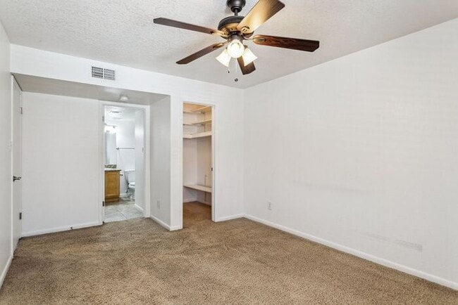 Building Photo - 5995 N 78th St