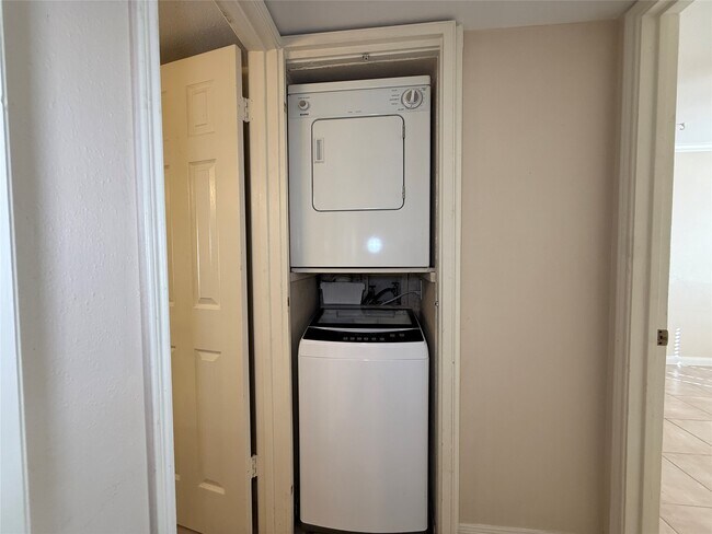 Building Photo - 1223 Augusta Dr