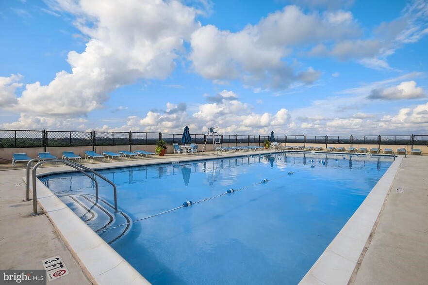 Rooftop pool. - 5500 Friendship Blvd