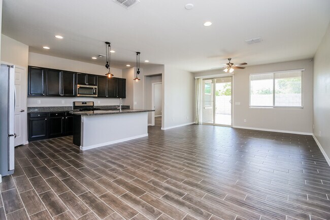 Building Photo - 35556 N Kelsee Dr