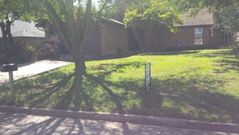 Building Photo - 9616 Kent Dr