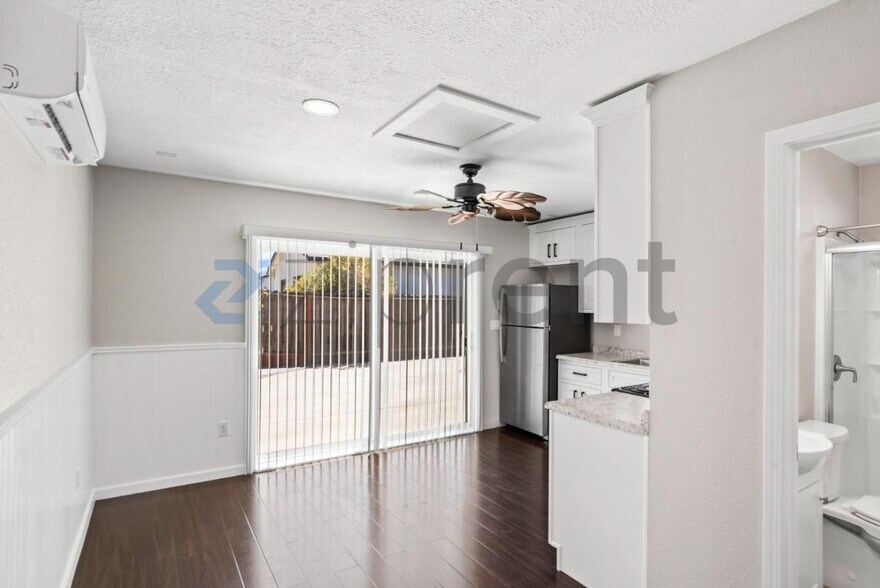 Building Photo - Unit ADU