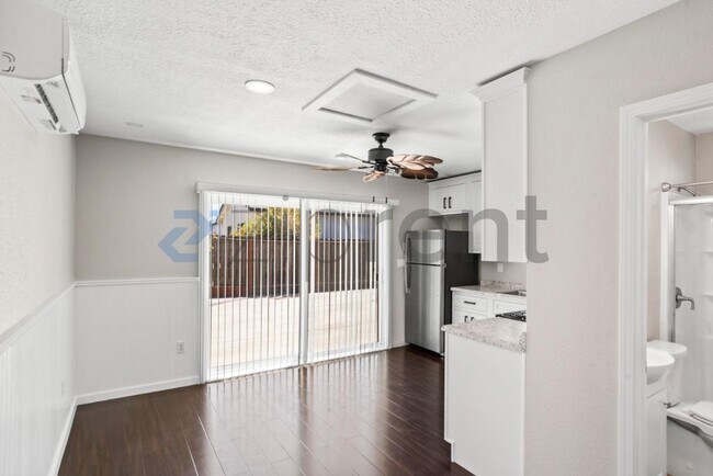Building Photo - Unit ADU