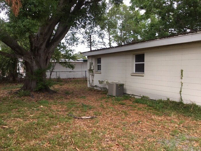 Building Photo - 1703 Carnegie Cir
