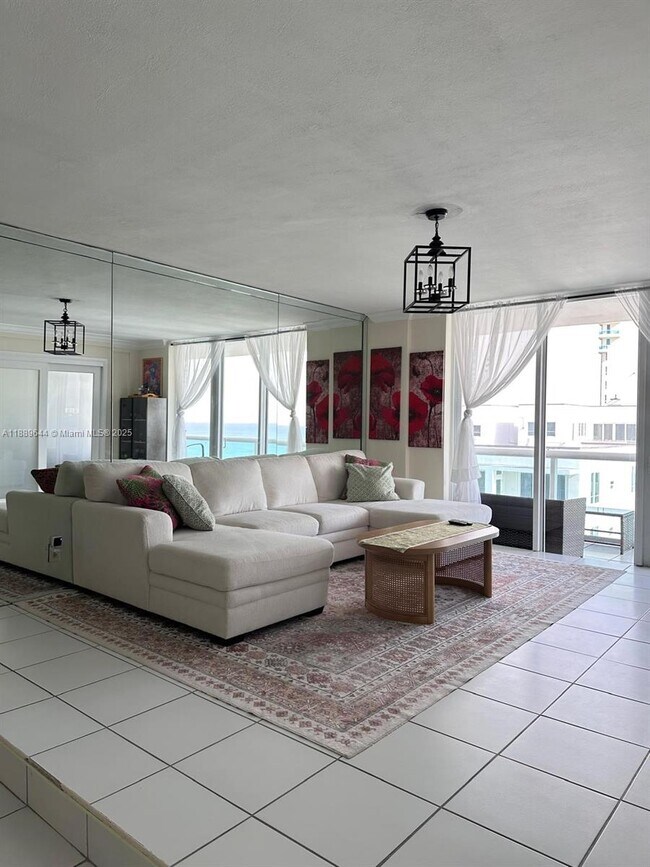 Building Photo - 5001 Collins Ave