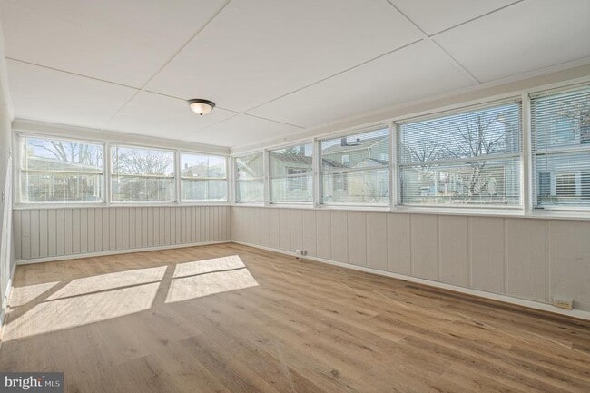 Building Photo - 312 N Hammonds Ferry Rd