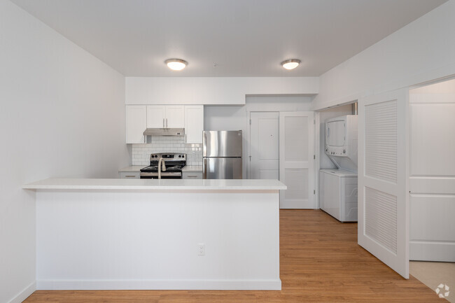 1BR, 1BA - 626SF - 7550 N Lombard St