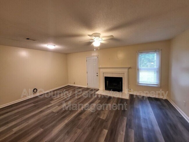 Building Photo - 8078 Woodlake Dr