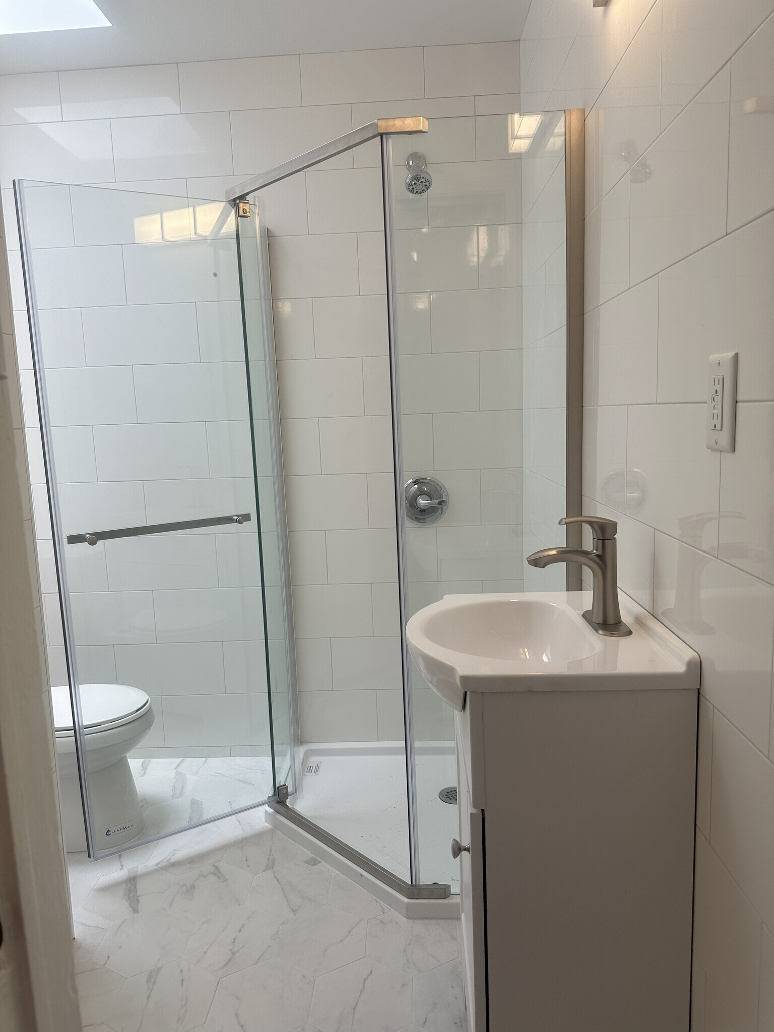 Bathroom - 156 Luquer St