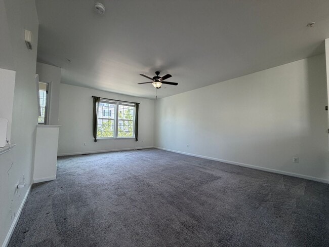 Building Photo - 43561 Marguerite Way
