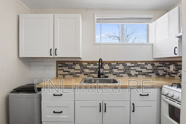 Building Photo - 3550 N Jamison Blvd