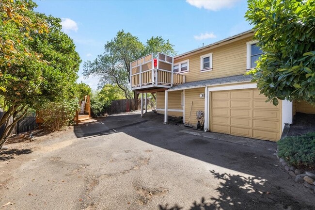 Building Photo - 255 Grant St