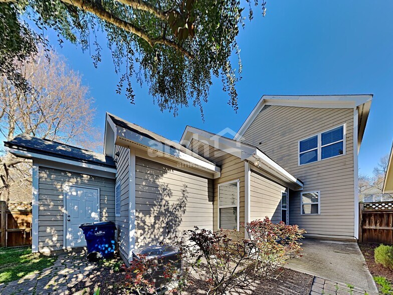 Building Photo - 10720 Cokesbury Ln