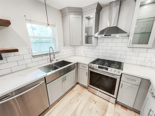 Building Photo - 5923 Dawnridge Dr
