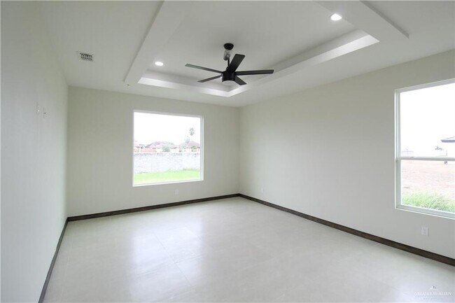 Building Photo - 1611 Oak Alley Dr