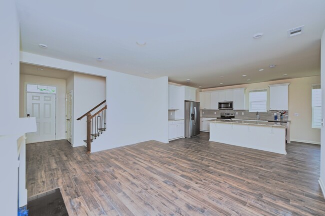 Building Photo - 5373 Bellflower Hls