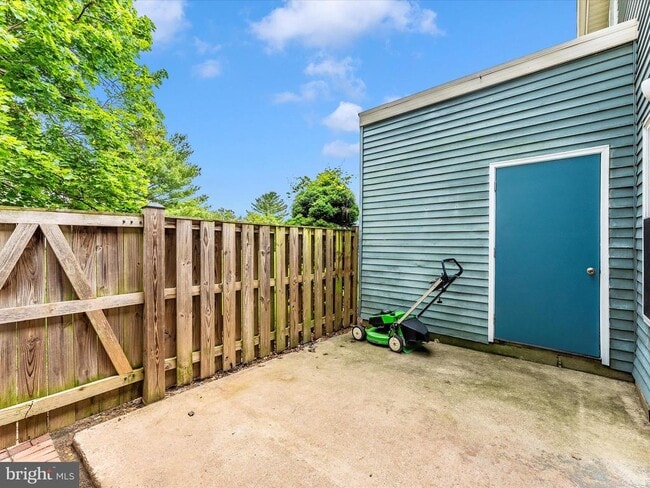 Building Photo - 5803 Oleander Pl