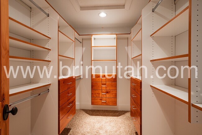 Building Photo - 105 Young Oak Rd