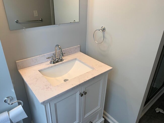 Building Photo - 293 Lark St