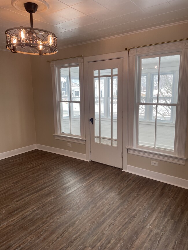 Building Photo - 242 N Hamilton St