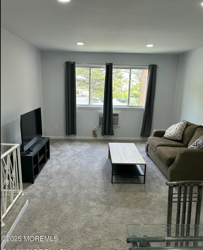 Building Photo - 35 Sternberger Ave