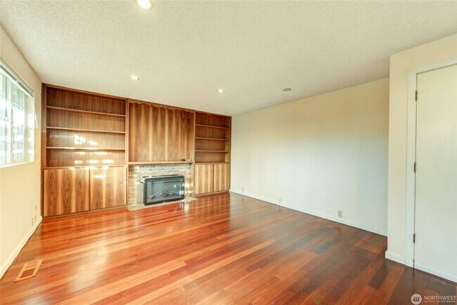 Building Photo - 12201 SE 65th Pl