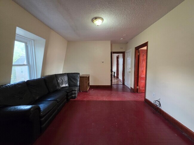 Building Photo - 4 Home St