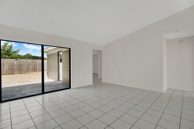 Building Photo - 398 Buttonwood Dr