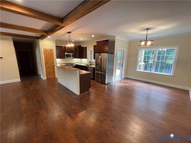 Building Photo - 2948 Pineview Dr