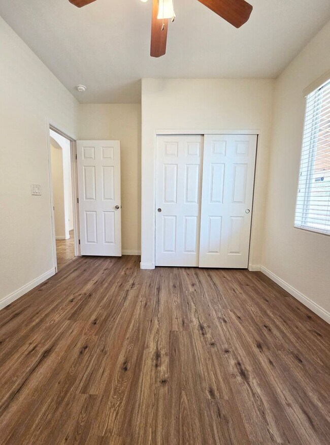 Building Photo - Spacious 4 Bed Home with Loft & 3-Car Garage