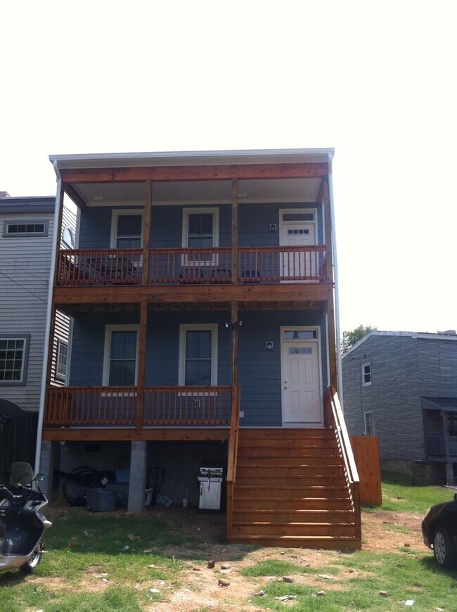 Building Photo - 2008 Cedar St