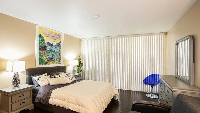 Building Photo - 880 W 1st St