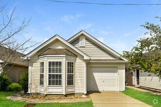 Building Photo - Awesome 3 Bedroom