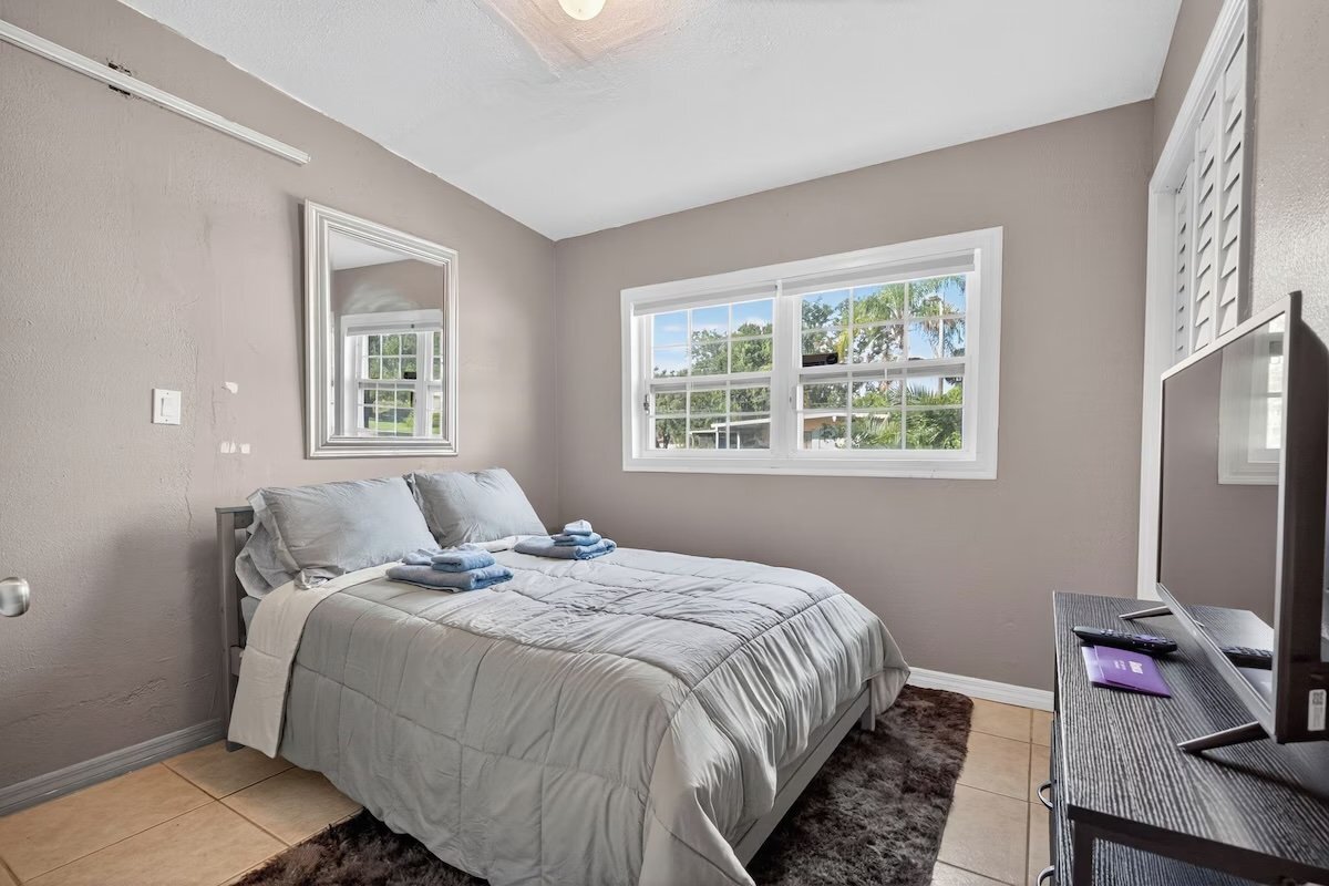 Building Photo - 911 26th St Ct E