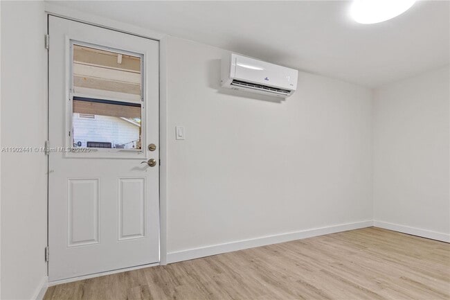 Building Photo - 218 SW 6th Ave