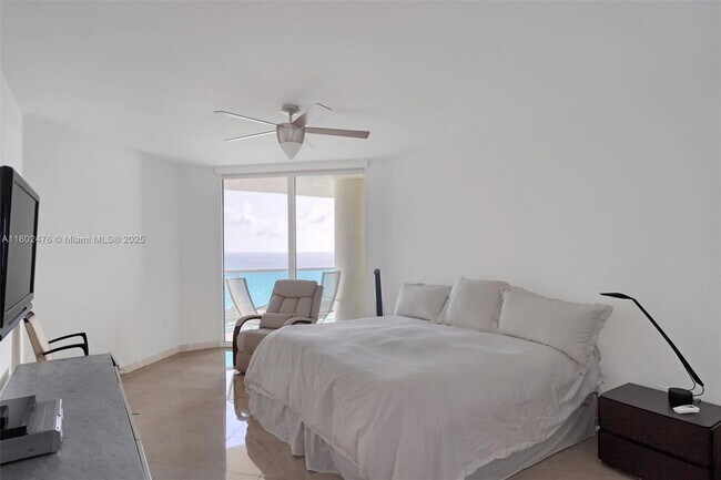 Building Photo - 5025 Collins Ave
