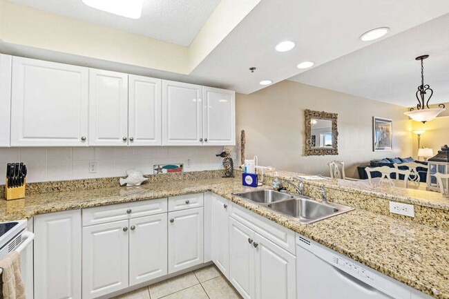 Building Photo - Beautiful Ocean Walk Condo