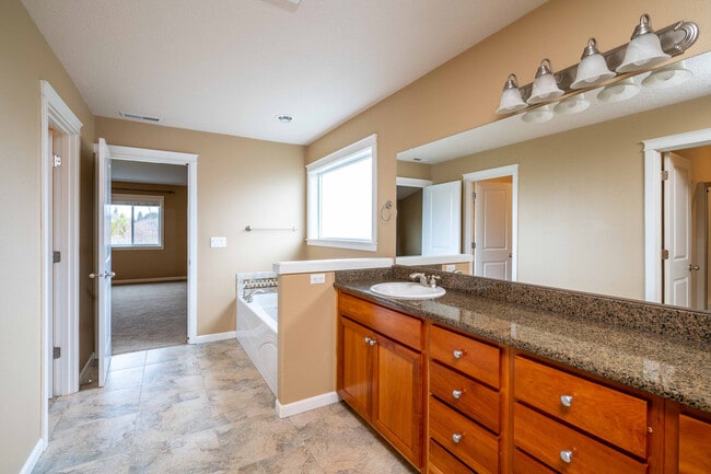 Building Photo - 3+ Bedroom 2.5 Bath with Office and Bonus Room - Indoor Play Structure - North Salmon Creek