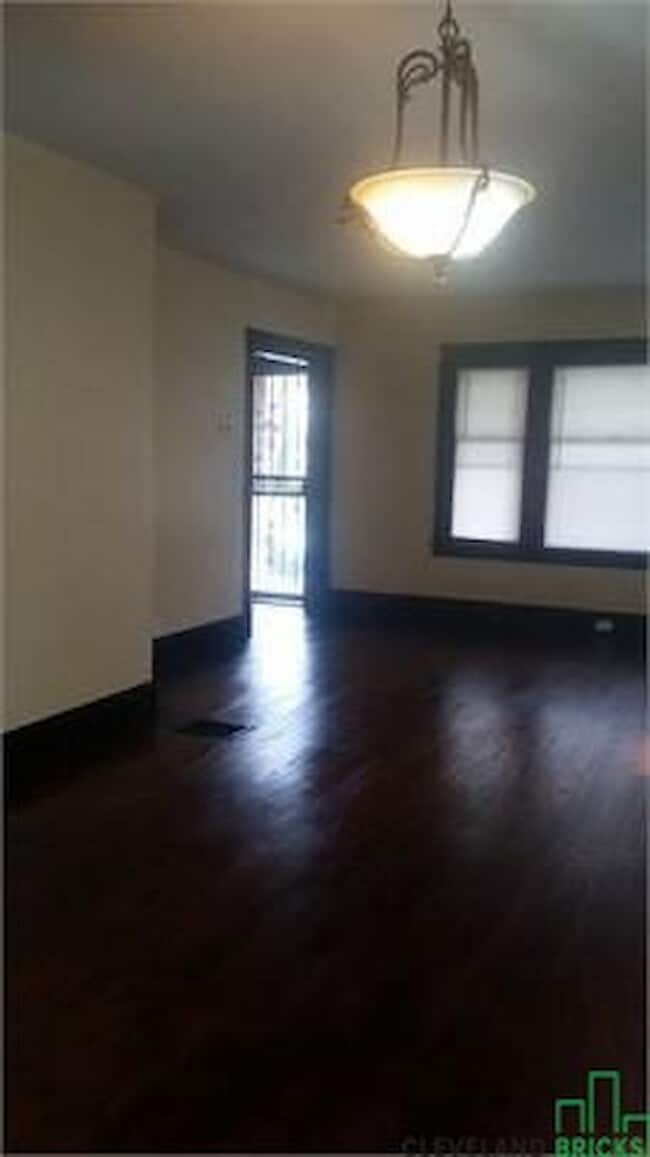 Building Photo - 10616 Bernard Ave