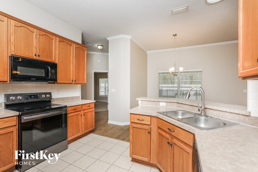 Building Photo - 34333 Shadewood Cir