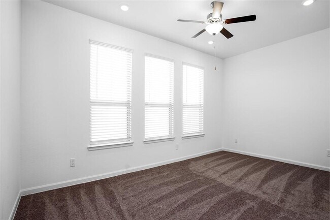 Building Photo - 2534 Blazing Star Dr