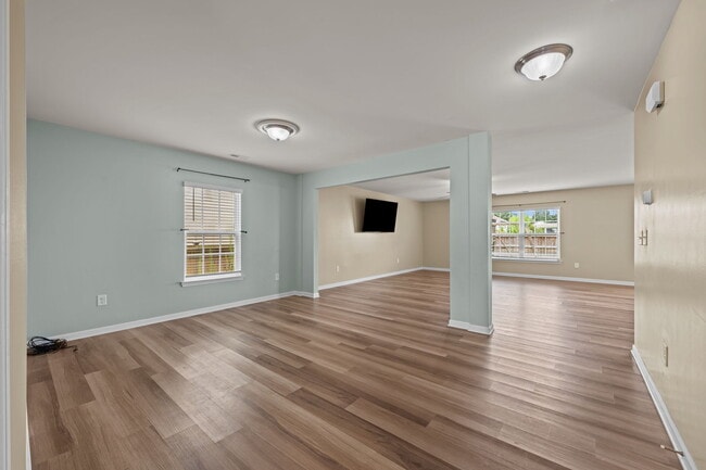 Building Photo - 305 Frida Rd